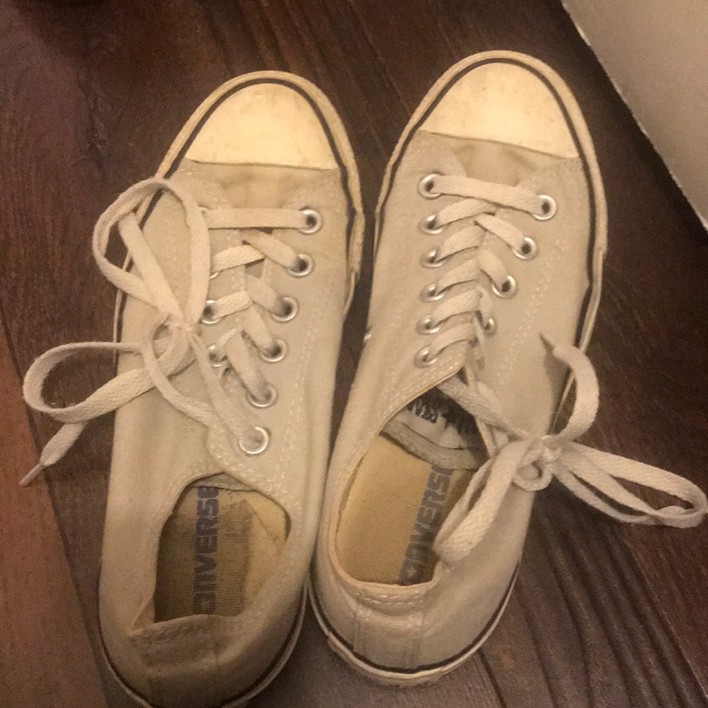 Converse light grey women’s 7 men’s 5